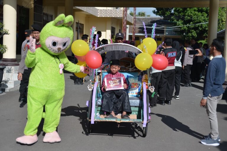 Khitan Gratis Polres Situbondo Untuk Masyarakat Sambut Hari Bhayangkara ke-79