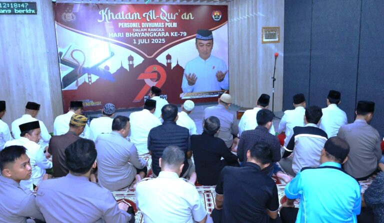 Puncak Peringatan Hari Bhayangkara, Divisi Humas Gelar Khatam Qur’an 79 Kali