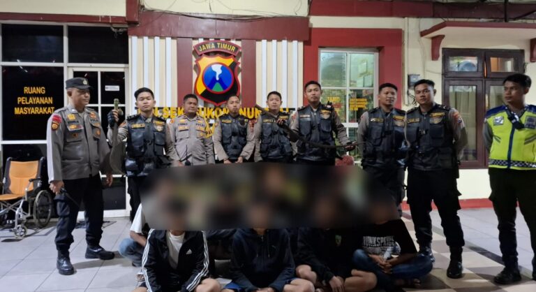 Patroli Jogoboyo Amankan 8 Pemuda Hendak Tawuran di Surabaya, Sejumlah Sajam Disita