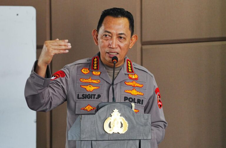 Tinjau Penanganan Karhutla Kalbar, Kapolri Ungkap Titik Api Terus Menurun