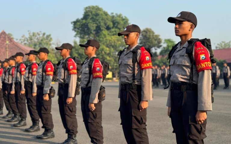 Serasa di Akademi Internasional, Komando ‘Roll Call Begin!’ Menggema di Apel Siswa Bintara SPN Polda Jatim