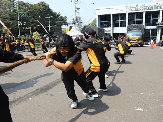 Seru! Tiga Pilar Makan Krupuk Hingga Lomba Tarik Truk Pasukan Polresta Malang Kota Sambut HUT ke-80 RI
