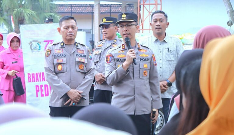 Jaga Stabilitas Harga, Polres Trenggalek Gandeng Bulog Gelar Pasar Beras Murah
