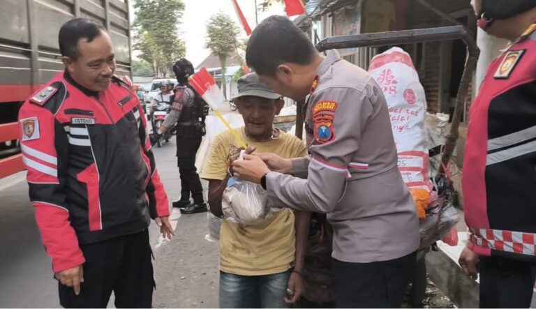 Polres Jember Tebar Kebaikan di Hari Kemerdekaan, Berbagi Makanan Bergizi Gratis Untuk Kaum Rentan