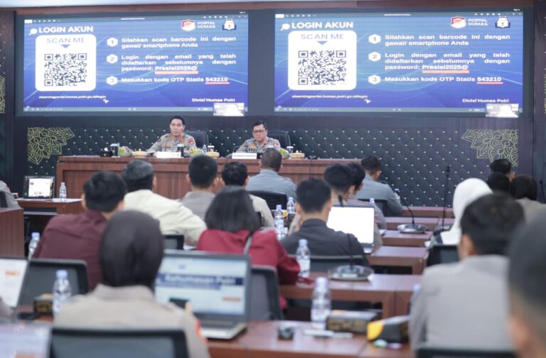 Personel Polda Jatim Ikuti Pelatihan Kehumasan Melalui E-Learning Perkuat Hadapi Tantangan Komunikasi di Era Digital