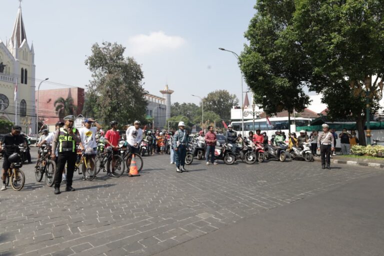 Momentum Proklamasi, Satlantas Malang Kota Gelar Aksi Nasionalisme di Jalan Raya