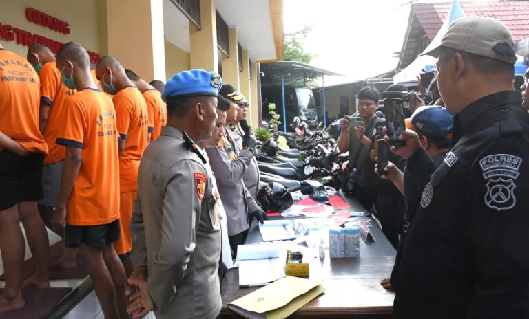 Polisi Berhasil Amankan 91 Orang Diduga Pelaku Kerusuhan dan Pengrusakan di DPRD Kota Madiun