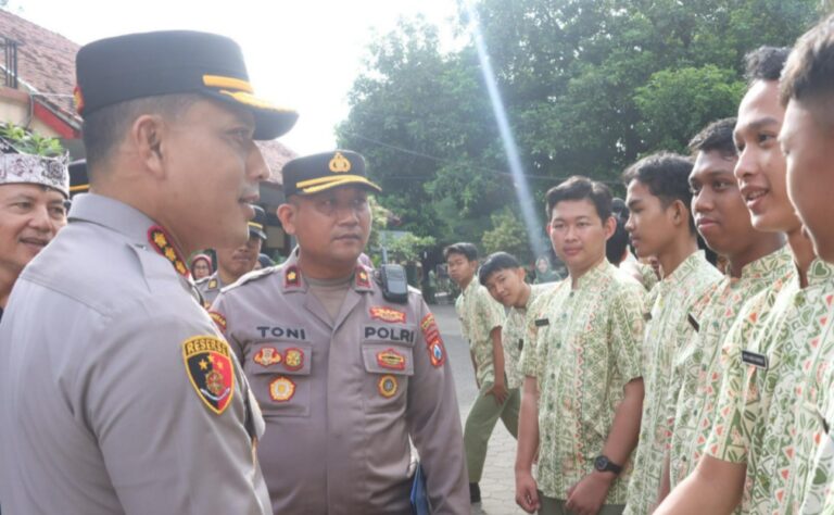 Gencarkan “Police Goes to School”, Polresta Banyuwangi Dorong Generasi Muda Tertib Hukum