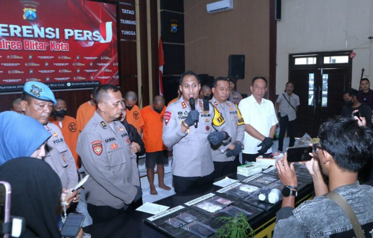 Operasi Tumpas Narkoba Polres Blitar Kota Amankan 9 Tersangka 1 Diantaranya Pemilik Lahan Ganja