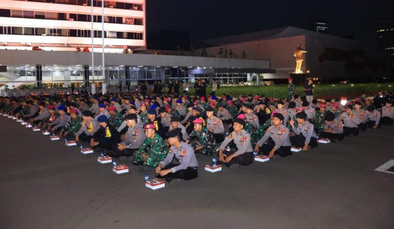 Makan Malam Bersama, Kapolri Beri Motivasi Pasukan Pengamanan DPR/MPR RI