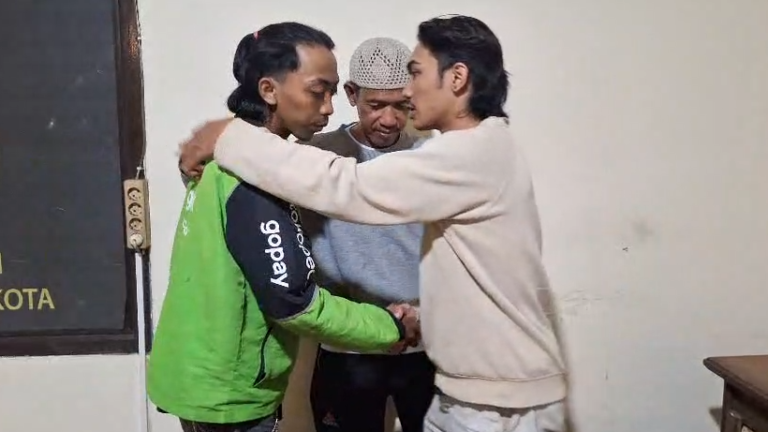 Video Sempat Viral, Perselisihan Jukir dan Ojol di Malang Berakhir Damai Lewat Mediasi Polisi