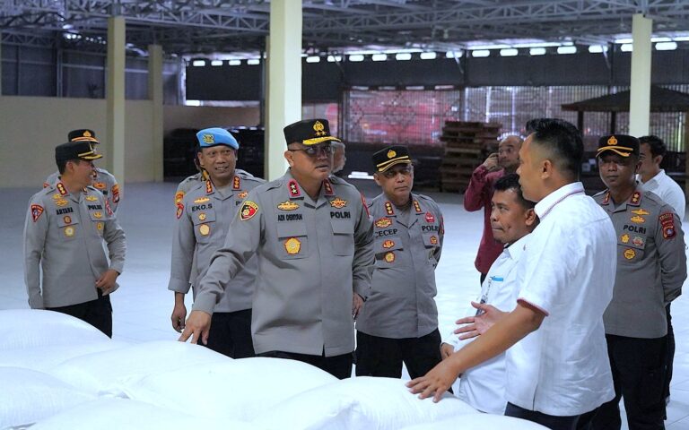 Kapolda Sulbar Tinjau Gudang Jagung Bulog di Sarudu, Tekankan Penyerapan Hasil Panen Petani