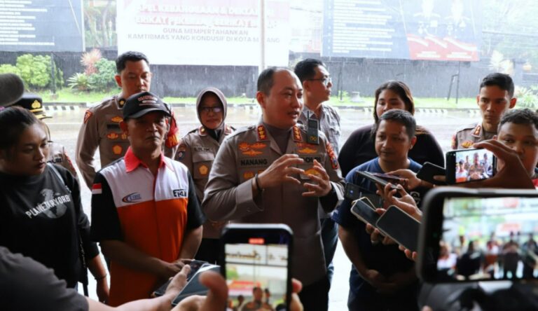 Polresta Malang Kota Bersama Serikat Pekerja/Buruh Melaksanakan Apel Kebangsaan dan Deklarasi