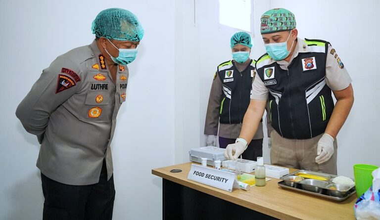 Kapolrestabes Surabaya Cek Kebersihan Dapur SPPG Pastikan MBG Higienis dan Aman