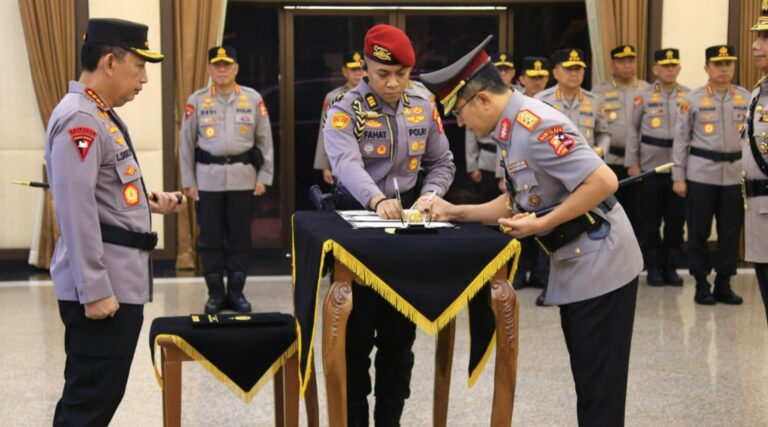 Kapolri Pimpin Sertijab Kabaintelkam dan Dankor Brimob Polri