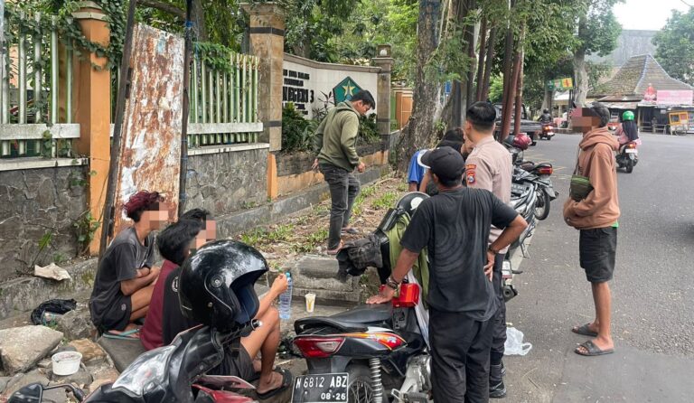 Polresta Malang Kota Tindak Cepat Laporan Warga: SPKT dan Polsek Klojen Bubarkan Pemuda Mabuk Dekat Sekolah