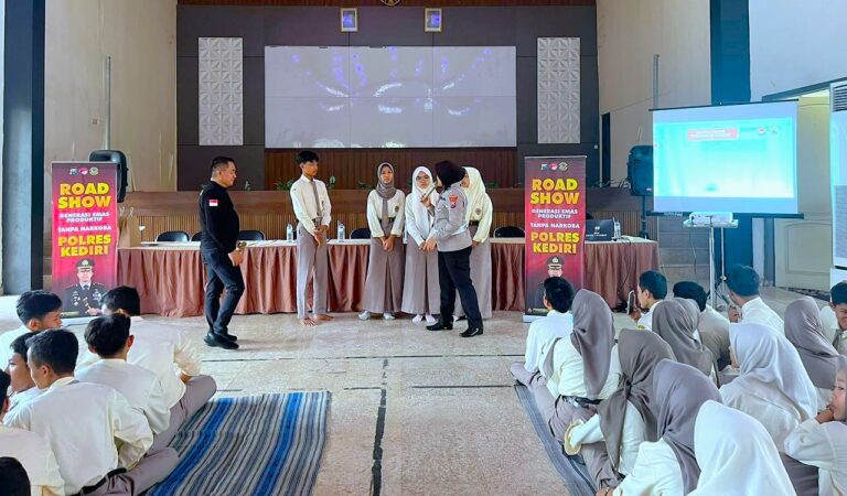 Polres Kediri Gelar Roadshow “Generasi Emas Produktif Tanpa Narkoba”