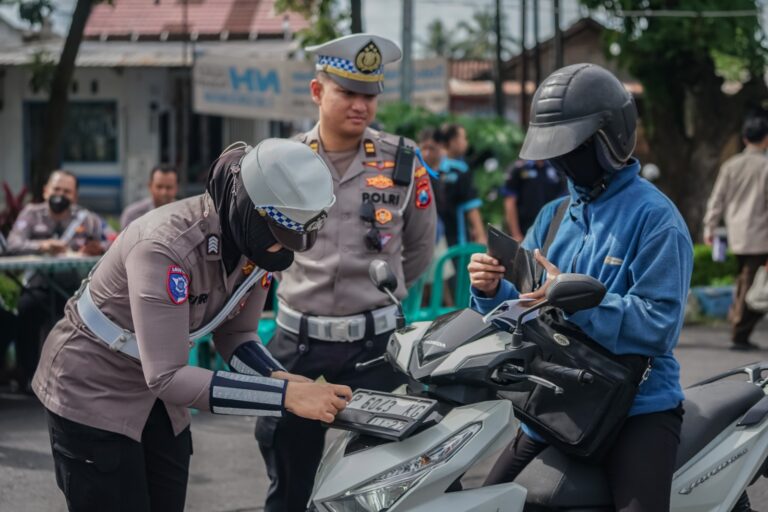 Polres Jember Gencarkan Edukasi Tertib Lalin di Operasi Zebra Semeru 2025