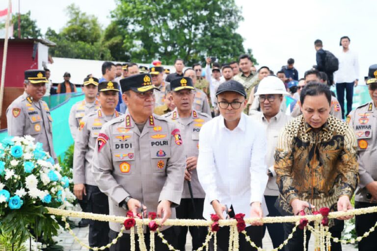 Polsek Pekutatan Intensifkan Patroli Antisipasi Premanisme, Wujudkan Program DHARMA Polres JembranaPolri Pertegas Peran Aktif Dalam Astacita Pada Topping off Sekolah, Peresmian Masjid dan Peletakan Batu Pertama Rumah Ibadah di SMA Kemala Taruna Bhayangkara