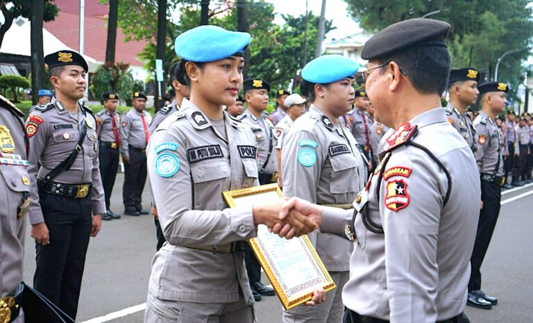 Kakorsabhara Baharkam Polri Berikan Penghargaan kepada Personel Berprestasi di Mako Korsabhara Depok
