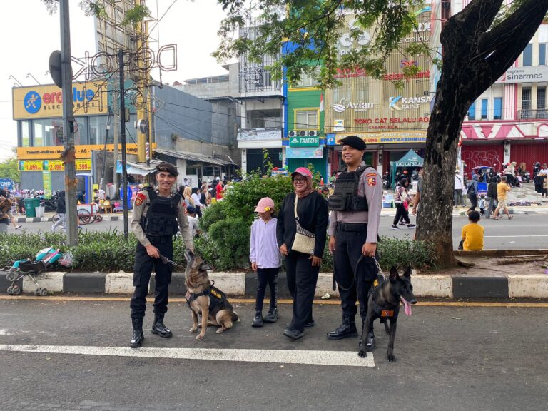 Patroli Dialogis Den K-9 Ditpolsatwa Ikut Amankan Car Free Day Depok, Ajak Masyarakat Berinteraksi dengan Satwa K-9