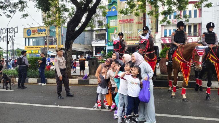 Den Turangga Ditpolsatwa Korps Sabhara Baharkam Polri Amankan dan Meriahkan CFD Margonda Depok