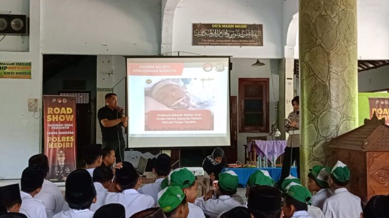 Road Show: Polres Kediri Beri Edukasi Bahaya Narkoba kepada Para Santri