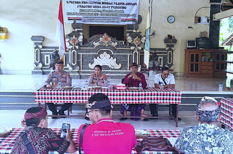 Kapolres Jembrana Gelar Jumat Curhat di Desa Pergung, Bahas Pengamanan Pasar Adat dan Kamtibmas