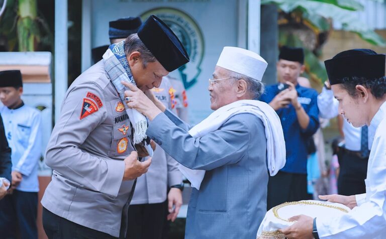 Kapolda Jatim Kunjungi Pondok Pesantren Al-Hikmah Melathen di Tulungagung