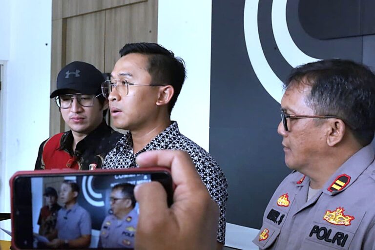 Polrestabes Surabaya Amankan Dua Orang Terduga Pencuri Puluhan Lampu Kota Lama