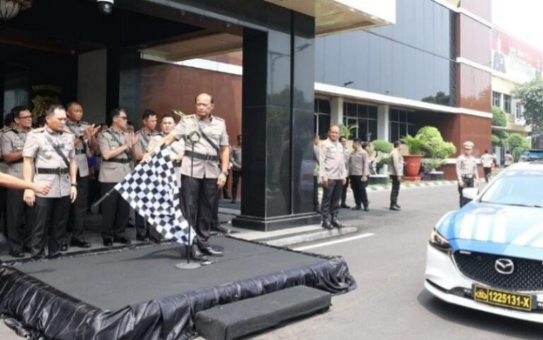 Polda Jatim Berangkatkan Bantuan Kemanusiaan untuk Korban Banjir dan Longsor di Sumatera