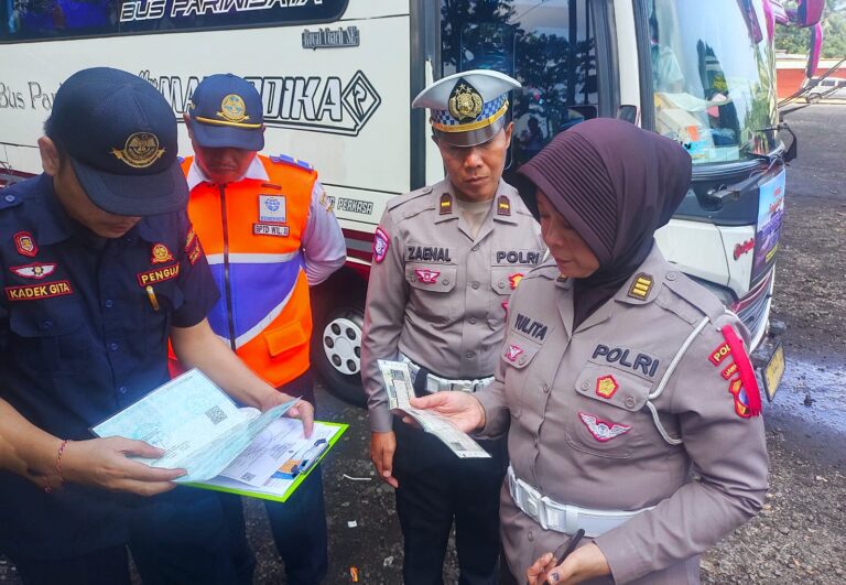Polres Probolinggo Gelar Ramp Check Gabungan Angkutan Pariwisata Nataru 2025–2026