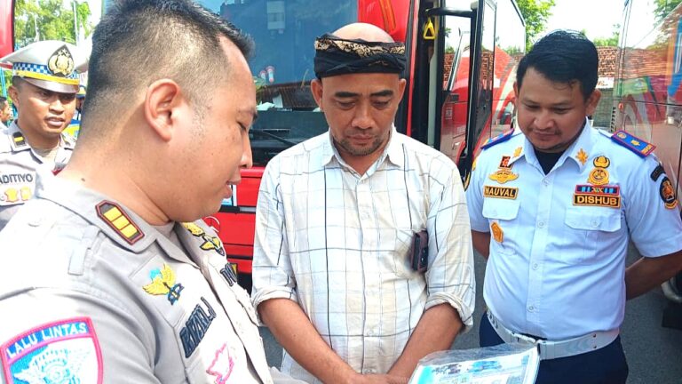 Jelang Nataru Ditlantas Polda Jatim Gelar Ramcheck di PO Bus, Pastikan Keselamatan Untuk Penumpang