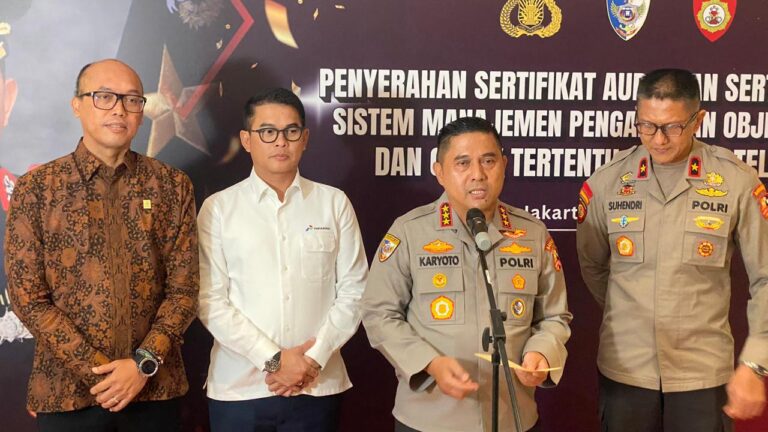 Polri Serahkan Sertifikat Audit Sistem Pengamanan Objek Vital Nasional Tahun 2025
