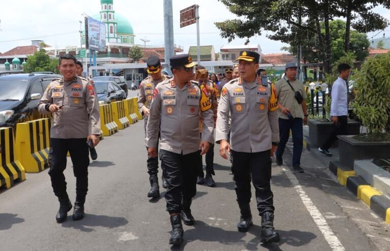Kapolda Jatim Tinjau Pos Terpadu Pelabuhan Ketapang Pastikan Puncak Nataru Aman Lancar