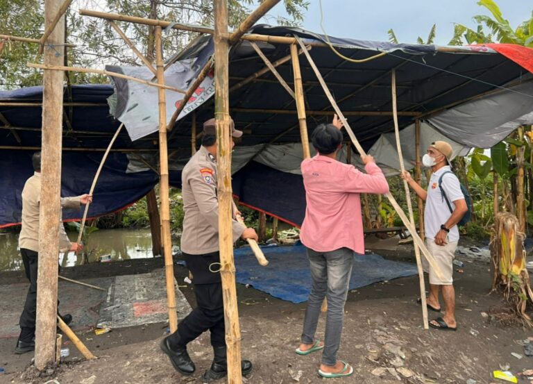Respon Cepat 110 Polresta Sidoarjo Bongkar Arena Sabung Ayam di Ploso Krembung