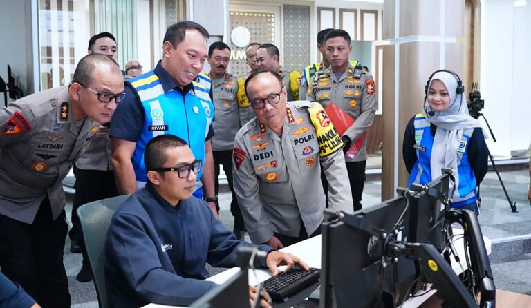 Wakapolri Pantau Arus Balik Nataru di Command Center Tol Jasa Marga Jatiasih