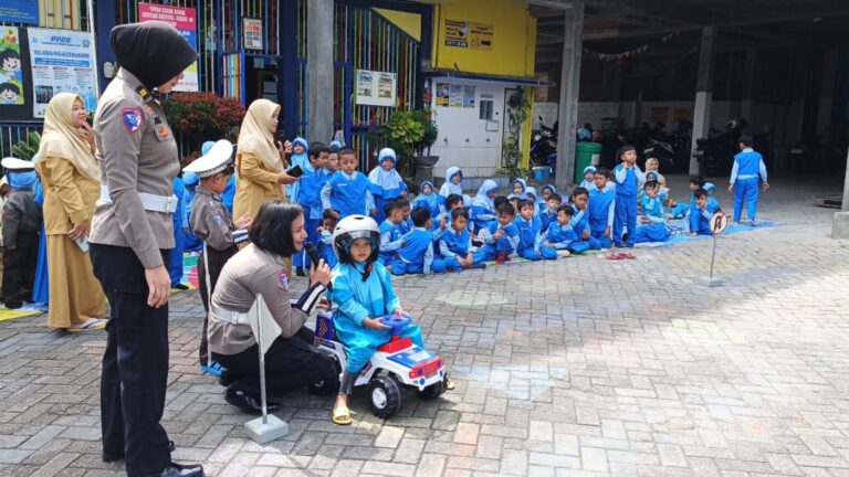 Satlantas Polresta Malang Kota Goes to School, Unit Kamsel Wujudkan Polisi Sahabat Anak