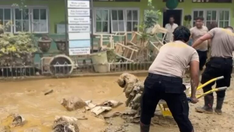 Polri Dampingi Pemulihan SDN 1 Tualang Cut Pasca banjir, Sekolah Siap Sambut Siswa 5 Januari 2026