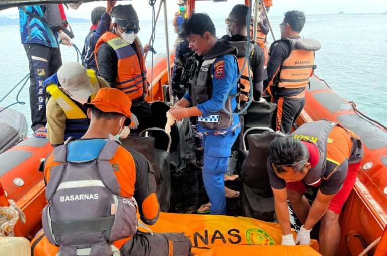 Polda NTT Konfirmasi Penemuan Satu Lagi Jenazah di Bangkai KM Putri Sakinah