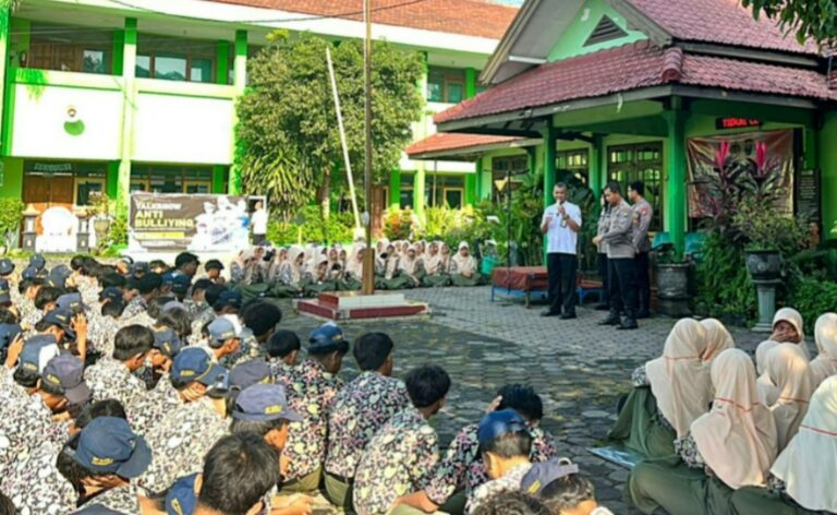 Polres Probolinggo Kota Cegah Bullying, Beri Edukasi Pelajar di Sejumlah Sekolah