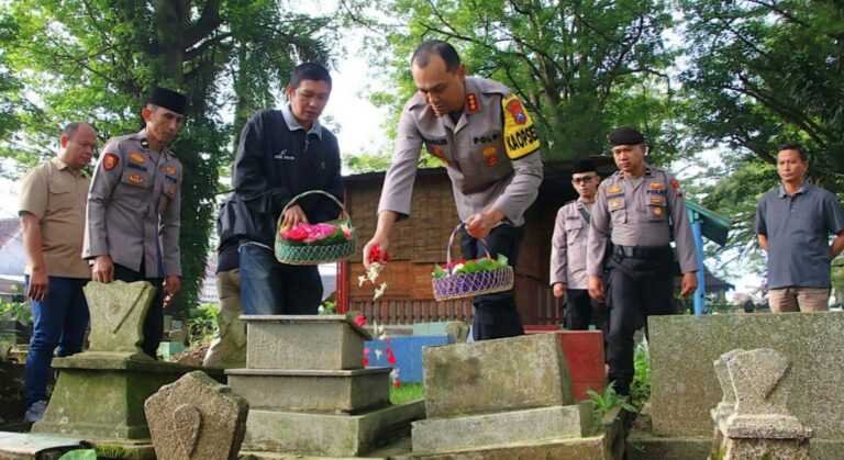 Jelang Ramadan 1447 H, Kapolresta Malang Kota Ziarah ke Makam Korban Kanjuruhan