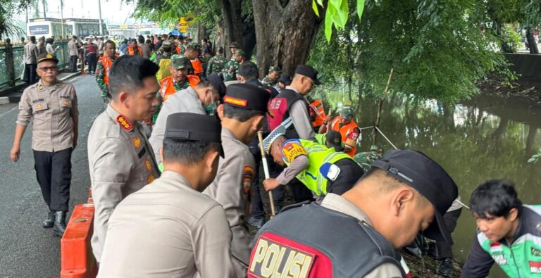 Gerakan Indonesia Asri: Polresta Bandara Soetta Gandeng TNI dan Komunitas Ojol Bersih-bersih Lingkungan