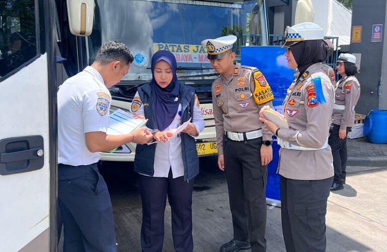 Ops Keselamatan Semeru 2026 Polresta Malang Kota Gelar Ramp Check Bus dan Angkot