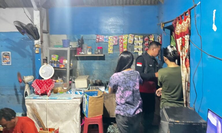 Polres Gresik Ungkap Peredaran Miras di Menganti, Puluhan Liter Miras Diamankan dari Warung Karaoke