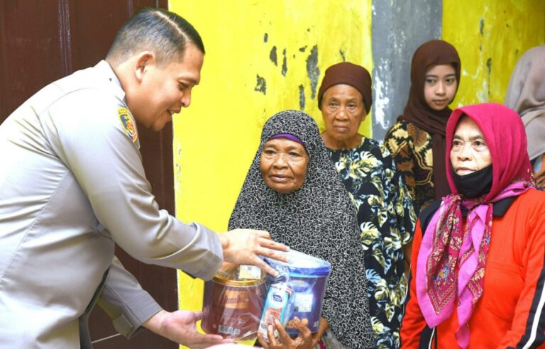 Polri Peduli: Polres Bondowoso Salurkan Bantuan dan Kunjungi Panti Jompo