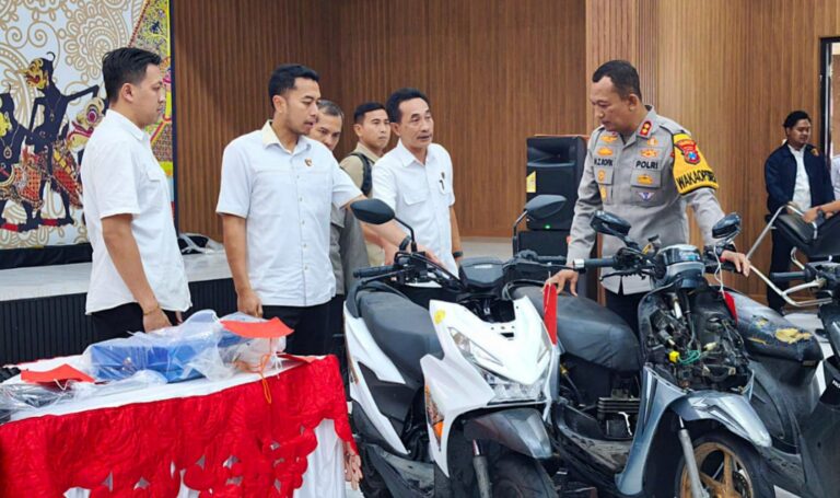 Polresta Sidoarjo Amankan Tiga Tersangka Penipuan Gondol Motor Modus Minta Tolong