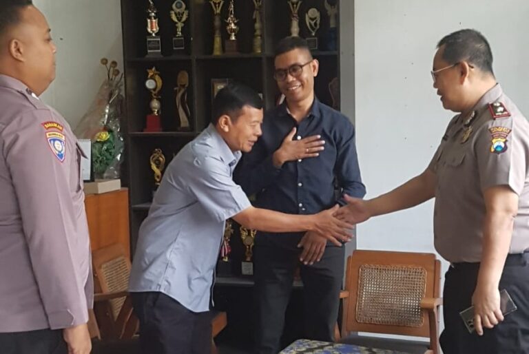 Bangun Komunikasi Polisi dan Dunia Pendidikan, Kapolsek Klojen Silaturahmi ke SMP Kristen 1 YPK Malang