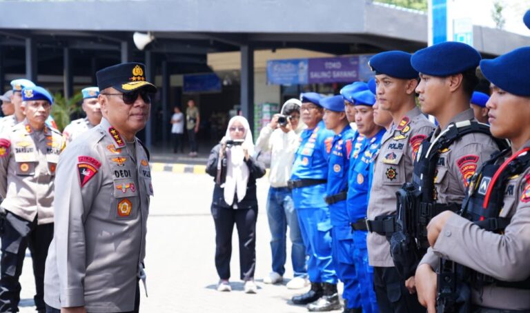 Wakapolri Tinjau Arus Mudik Via Udara, Pastikan Penyeberangan Merak–Bakauheni Terkendali