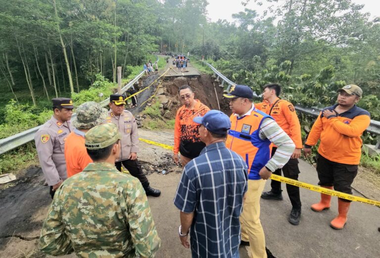 Polres Probolinggo Pasang Police Line, Akses ke Air Terjun Madakaripura Ditutup Sementara